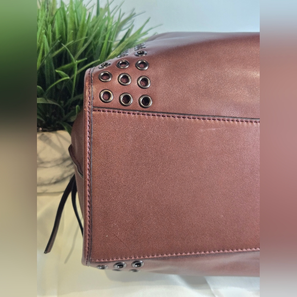 Coach Madison Grommet Large Carlyle Shoulder Bag - Picture 7 of 14